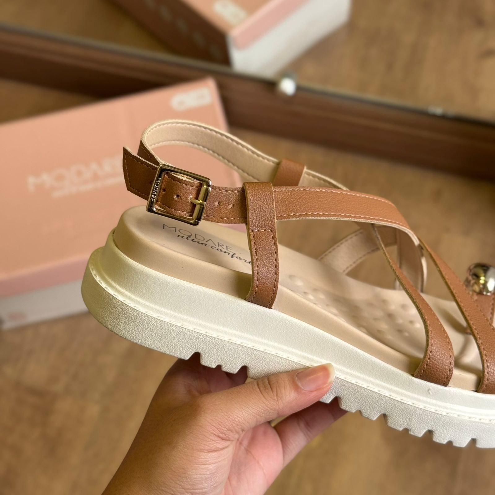 Sandália Modare Detalhe Dourado no Dedo 7200.107 - Imagem 3