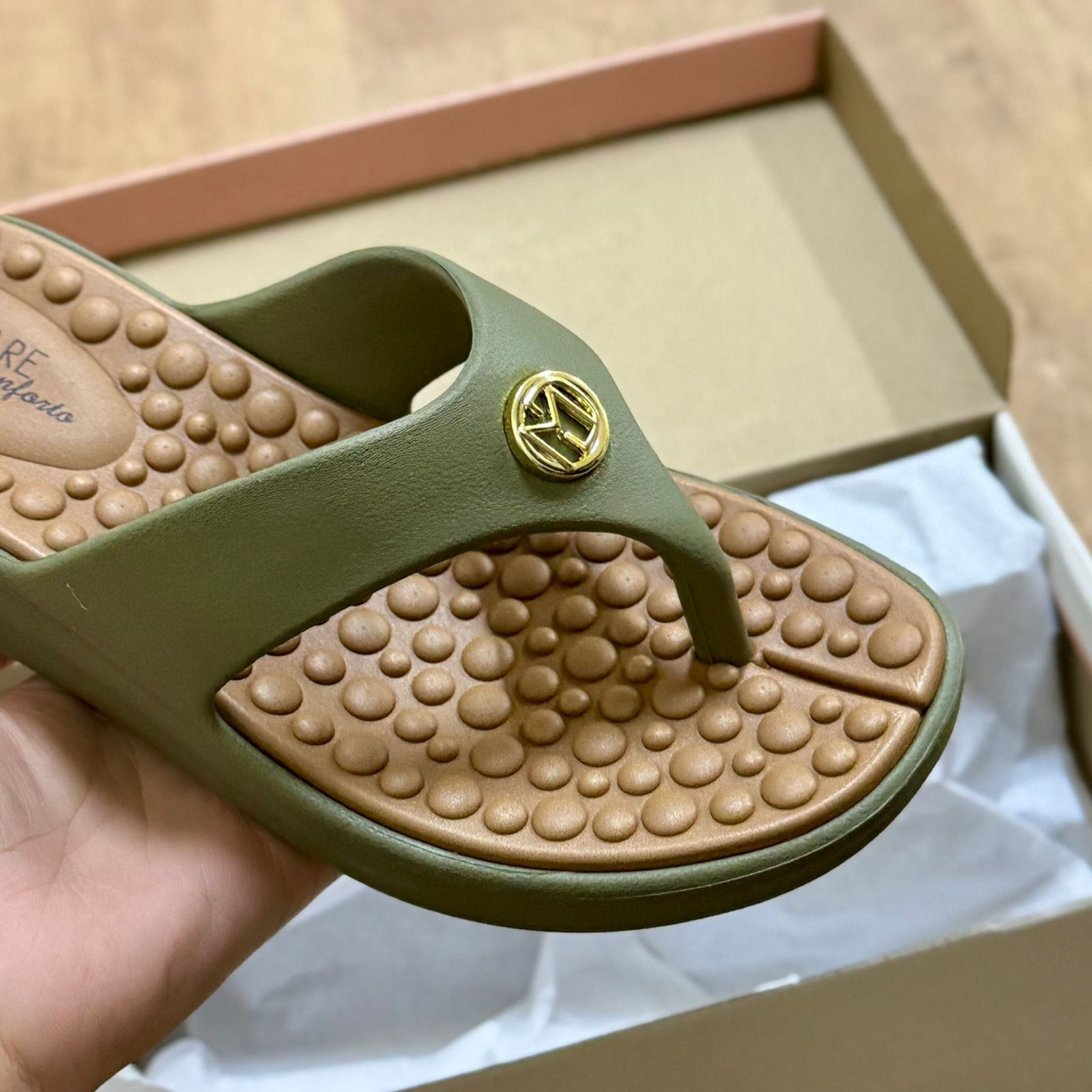 Chinelo Modare Detalhe da Marca Dourado 7213.100 - Imagem 4